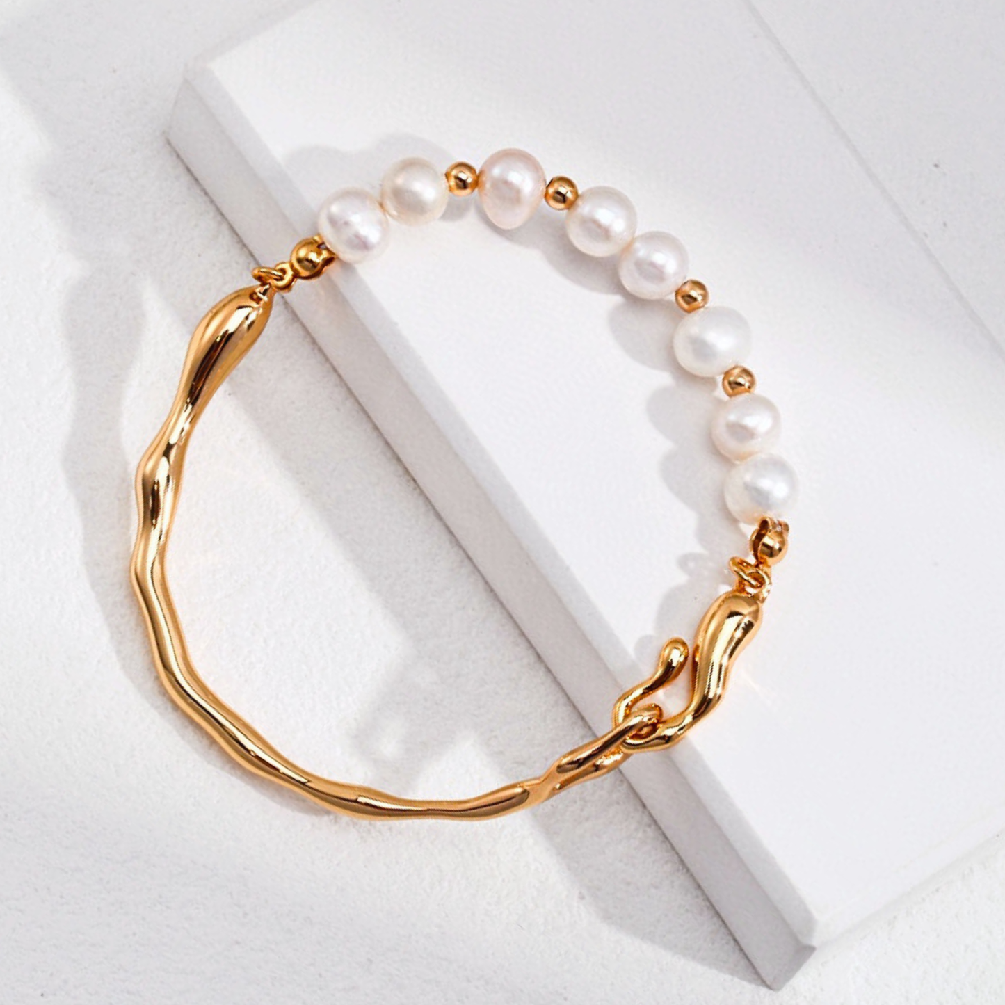 Droplet Harmony Pearl Bracelet